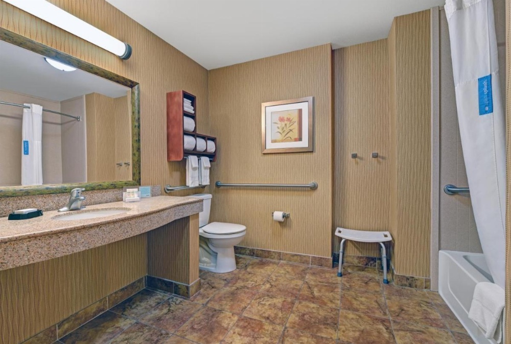 Room image 4